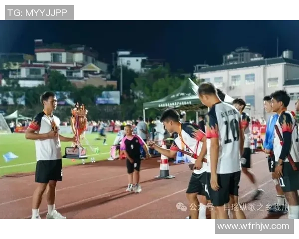 足球明星慷慨捐赠陇川足球场助力青少年体育发展与梦想实现